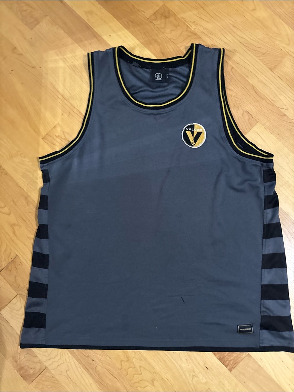 Volcom black, Gray & Yellow Athletic Jersey Tank Top sz XL
